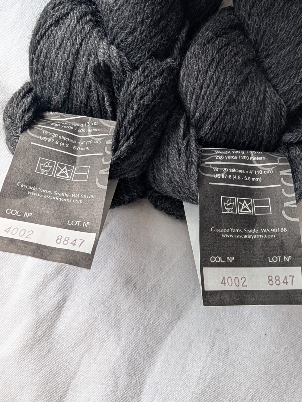 Cascade 220 Wool Yarn in Black & Grays - 4 Skeins with Labels - Picture 7 of 8